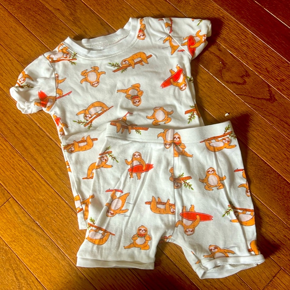 Old Navy Boys Sloth Surfboard Short Pajama Set Size 5T